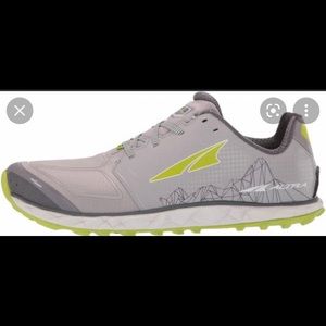Altra Superior 4 trail running shoe, size 12.
